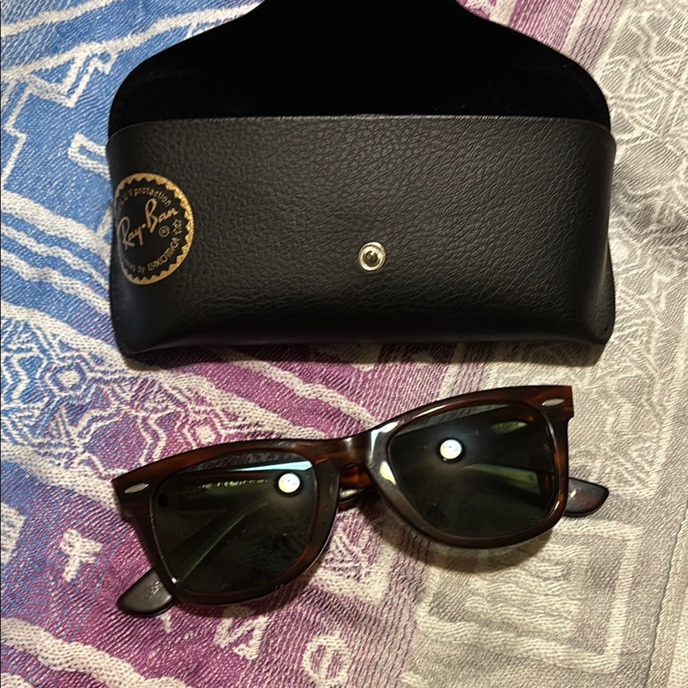 !!make offer!! Ray-Ban B&L Vintage Tortoise Wayfarer with Black Case